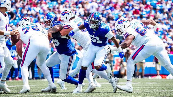 Game Photos: Giants take on Bills