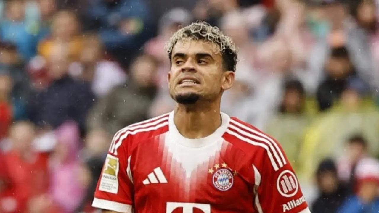 Luis Díaz falló un gol insólito, sin arquero al frente, en Bayern Múnich vs Augsburgo