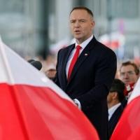 Polish president blocks law to extend social welfare to Ukrainian refugees