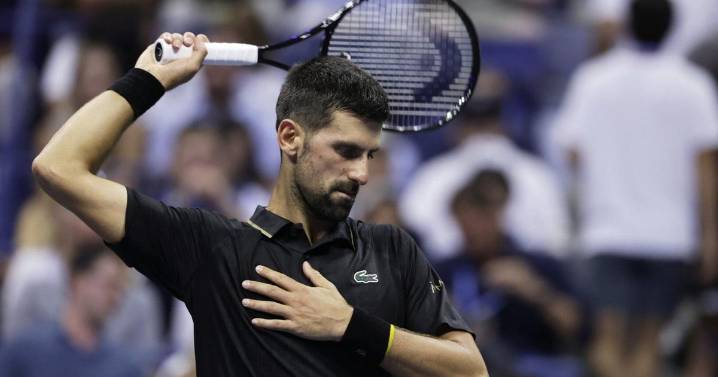 Novak Djokovic shakes off back problem, reaches 4th round of U.S. Open at 38