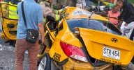 Video: Tres personas resultan lesionadas en choque de taxi y furgón en Manizales