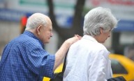 “Hoy, se está pagando más en intereses de deuda al FMI que a los jubilados”, aseguran