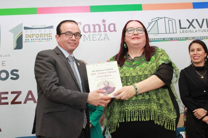 Presenta diputada 63 iniciativas y ley de periodistas en camino