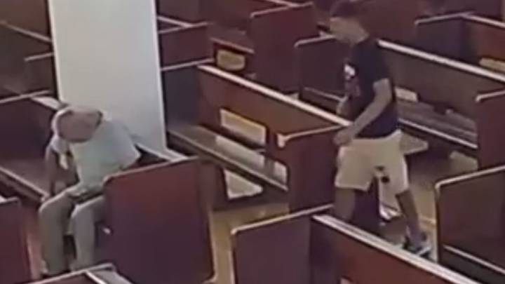 ¡Sin temor a Dios!: así le robaron el celular a un abuelito en iglesia; suceso quedó grabado