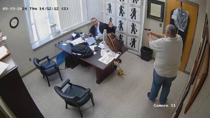 La revelación de una presunta víctima sobre las artimañas del juez asesinado en Kentucky por un sheriff