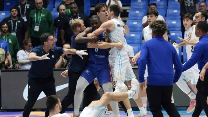 Argentina perdió y terminó a las piñas con República Dominicana en la AmeriCup