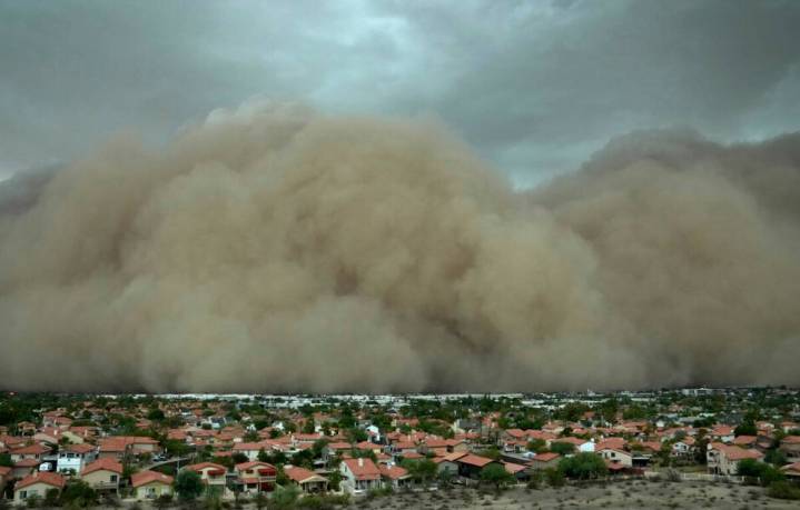 Haboob sweeps through Phoenix, leaving 39K without power