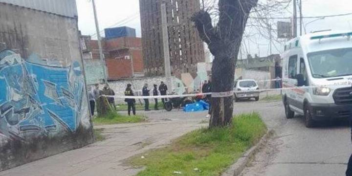 Un intento de robo a un policía terminó con un motochorro muerto y otro prófugo en La Matanza
