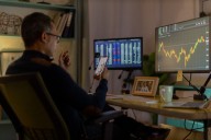 AES Stock Still Offers A Risk-Reward Play (NYSE:AES)