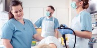 Los gastroenterólogos pierden su ventaja apoyándose en la asistencia de IA para la colonscopia