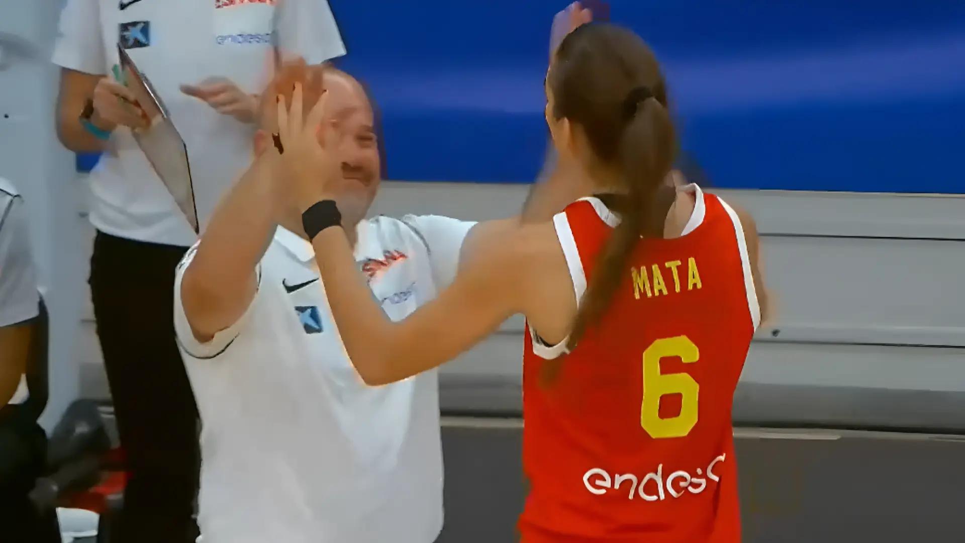 España vence en el Eurobasket sub-20 al son de Marina Mata
