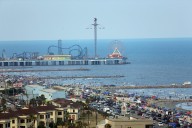 Ousted Galveston Island Beach Patrol chief Peter Davis sues park board over termination
