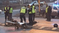 Detuvieron a la conductora que cruzó en rojo, chocó y mató a una motociclista en Centenario