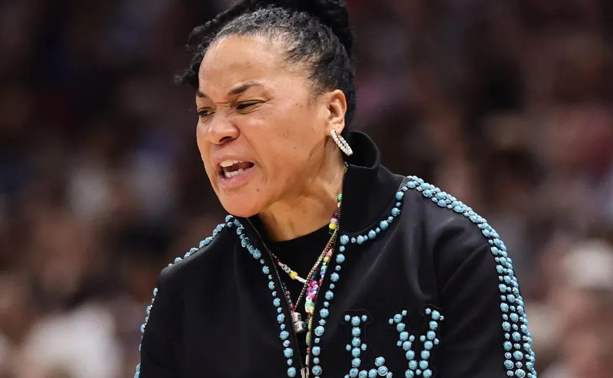 South Carolina recruit leaves Dawn Staley speechless with an epic gesture