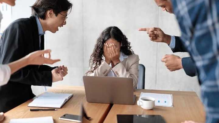 ¿Pueden los empleadores hablar mal de un ex trabajador? Lo que dijo la Corte Constitucional