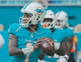 Dolphins' Tua Tagovailoa throws TD, takes 2 sacks vs. Jags