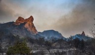 Cuatro incendios graves continúan activos en Castilla y León, mientras vuelven a sus casas algunos vecinos desalojados en Las Médulas