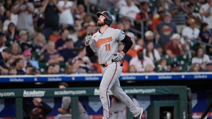 One game after career night (4H, 5RBI), Orioles 3B Westburg leaves game in Boston with sore ankle