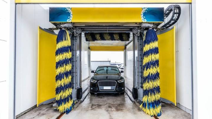 Car Manages to Stay Clean for a Record Two Minutes After Leaving Car Wash