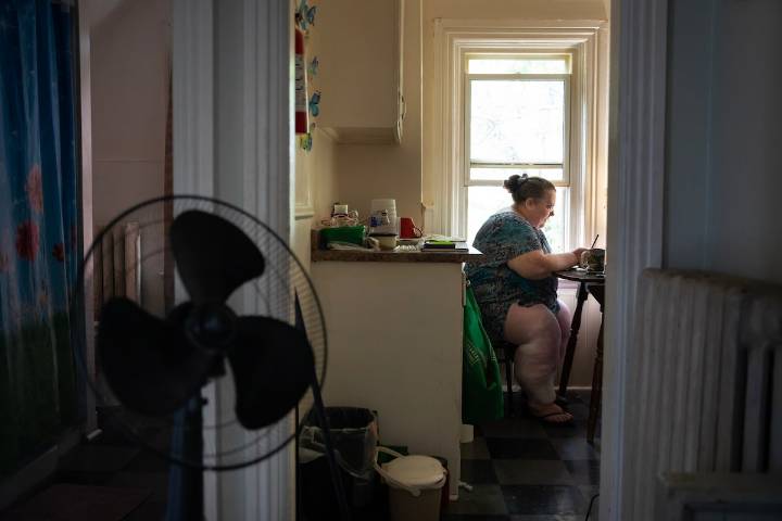 Some low-income renters struggle during heat waves. They’re calling on governments to help them stay cool