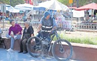 Hay aquí menos niños y más adultos mayores