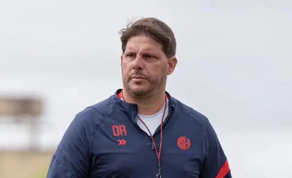 Ayude patea el tablero ante Vélez: la formación de San Lorenzo