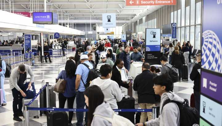 Top mayoral aide throws cold water on installing slot machines at O'Hare and Midway