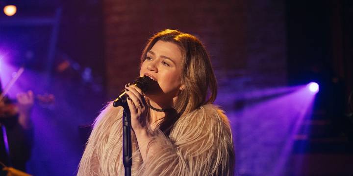 Kelly Clarkson Postpones Shows: "My Childrens' Father Has Been Ill"