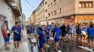 Lugo de Llanera se pone pingando: la multitud, a remojo en su recorrido por las calles del pueblo en fiestas