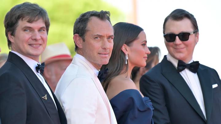 Jude Law y Alicia Vikander, protagonistas de la alfombra roja del festival de Venecia