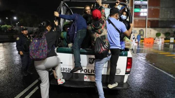 Fuertes lluvias causan inundaciones y afectación vial en varios puntos de la Ciudad de México