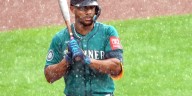 Julio Rodríguez homers, continues hot post-All Star Break stretch