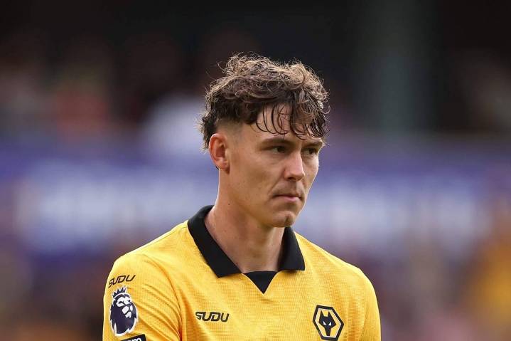 Wolves reject £55m bid from Newcastle for Jorgen Strand Larsen