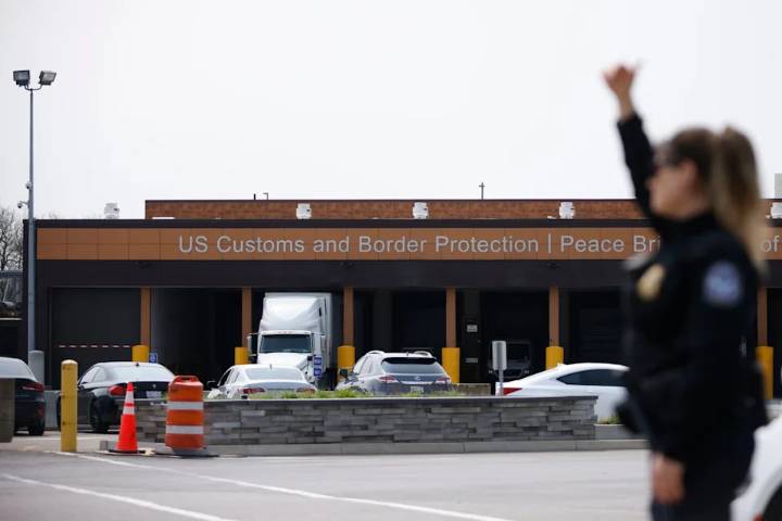 Canadians caught in crossfire as U.S. customs searches of electronic devices rise at borders