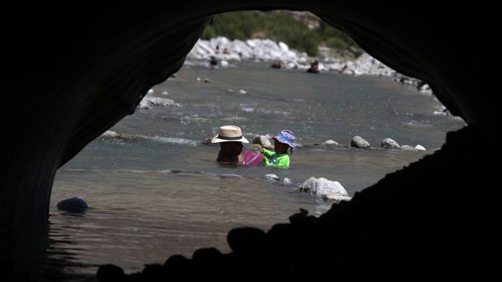 Heat in desert and rip currents at LA beaches expected for weekend