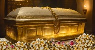 Descubrimiento del siglo | Desenterraron una tumba de 110 kilos de oro, repleto de joyas y amuletos que equivalen aproximadamente a 90 millones de dólares