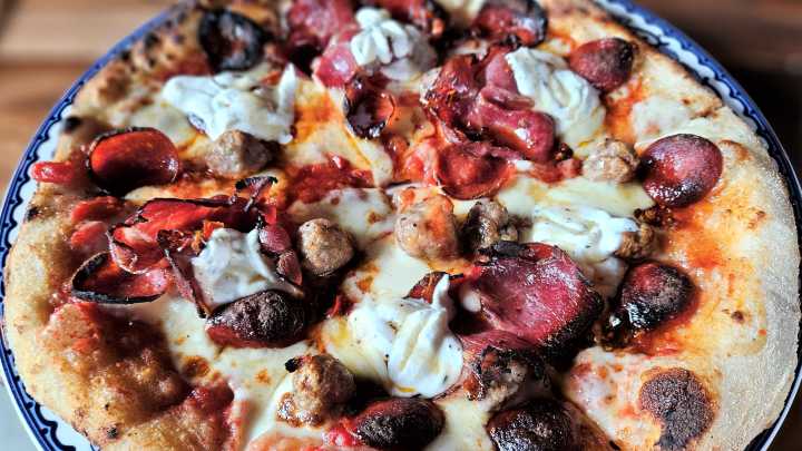 10 best Sarasota sports bars for food, drinks, and game