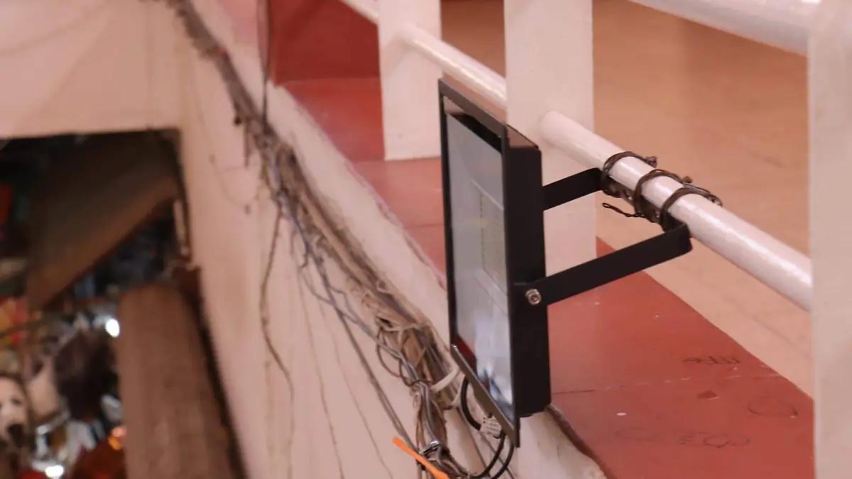 Renuevan cableado y lámparas en el Mercado Hidalgo