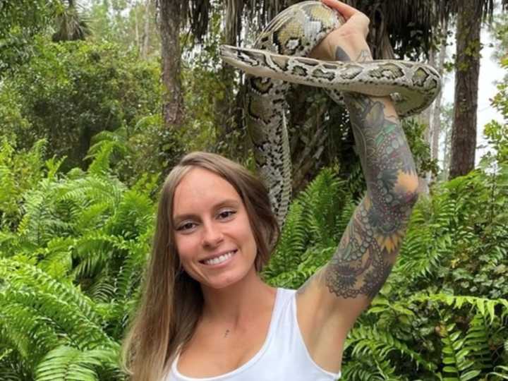 La peligrosa competencia de cazar serpientes en Florida tiene una ganadora: quién es y el suculento premio de miles dólares