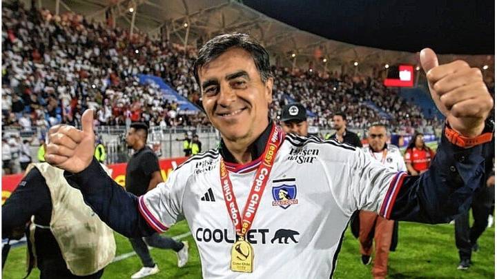 Colo Colo acelera para poder repatriar a Gustavo Quinteros