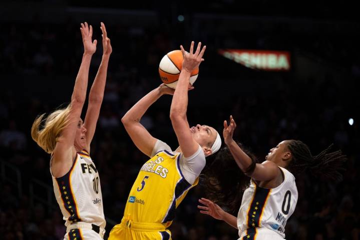 Sparks edged by Fever, damaging their playoff hopes