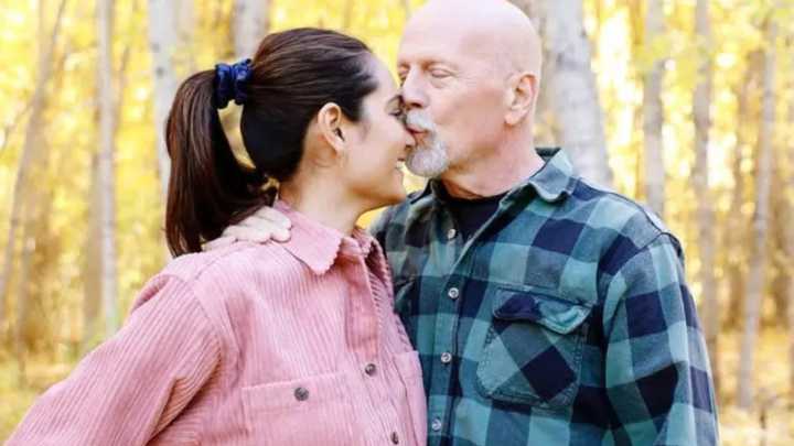 Bruce Willis vive ahora bajo cuidados permanentes en una vivienda separada, confirma Emma Heming Willis