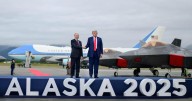 Trump y Putin mantienen cumbre en Alaska para negociar tregua en Ucrania