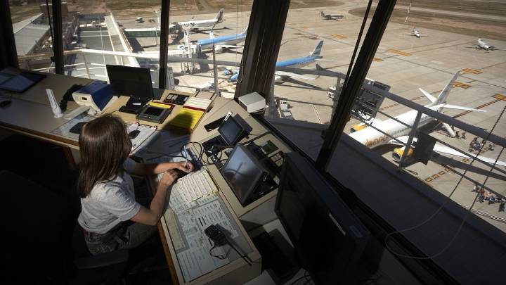 Cientos de pasajeros afectados por el paro de controladores aéreos: hay vuelos demorados y cancelados