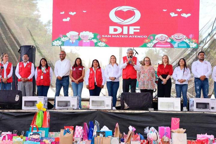 San Mateo Atenco celebra a más de mil 500 adultos mayores con música, baile y regalos