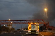 La UME combate el incendio en Tres Cantos, en la Comunidad de Madrid