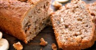 Sin harina ni azúcar: cómo hacer el budín de banana que está repleto de proteínas y es súper esponjoso