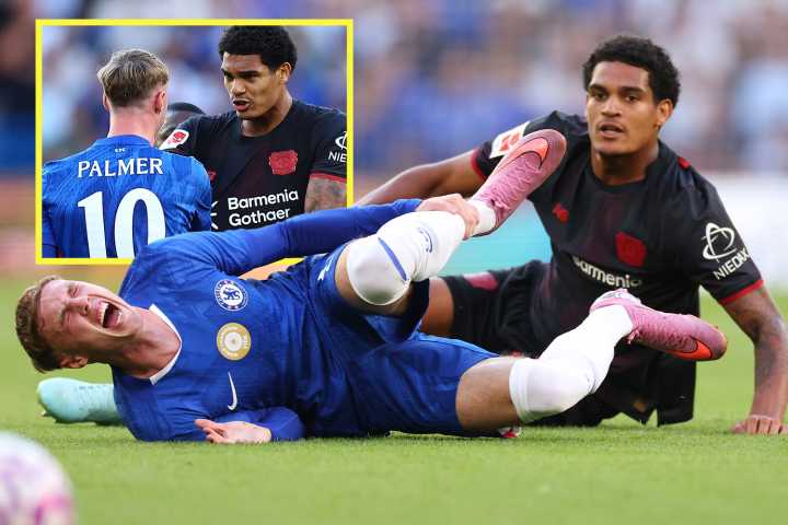 Cole Palmer squares up to ex-Premier League star after horror challenge that left him limping