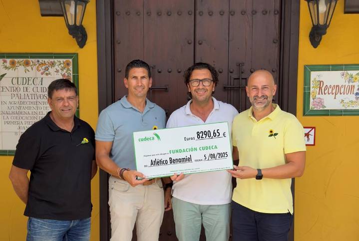 El Atlético Benamiel entrega a Cudeca lo recaudado con el torneo solidario “De los niños para los niños”