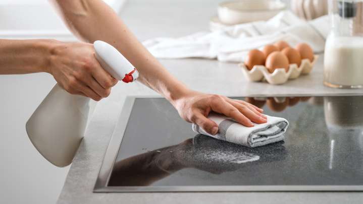 How To Clean Your Glass Stovetop With Vinegar
